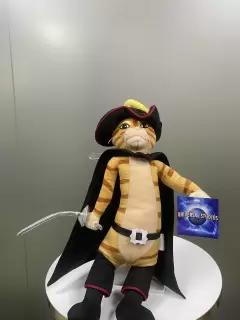 PELUCHE GATO CON BOTAS