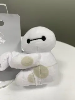MO&Ntilde;ERA CON PELUCHE BAYMAX