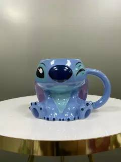 TAZA STITCH SENTADO