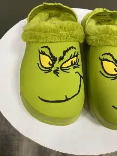 SANDALIAS TIPO CROCS GRINCH